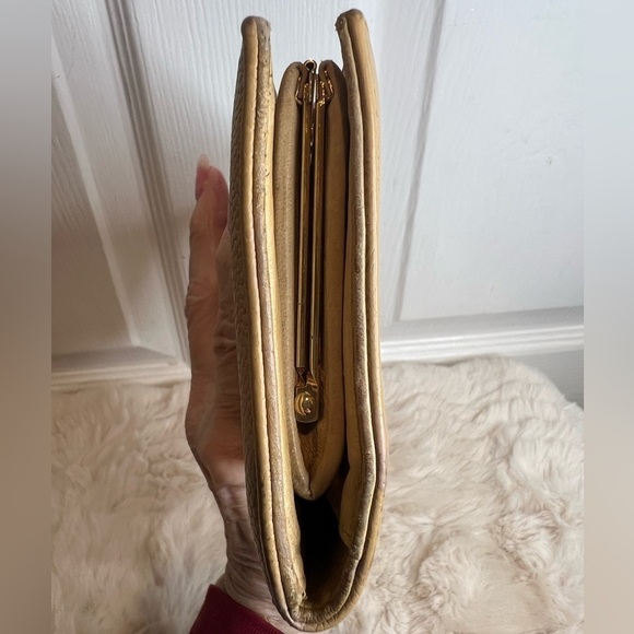 CHANEL BEIGE CAVIER BIFOLD WALLET
🌷AS IS🌷 - Picture 10 of 16